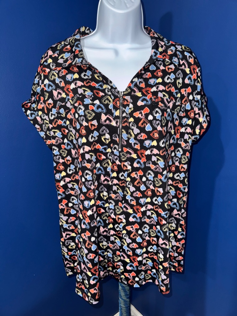 Cocomo-NWT Black Heart-Print Zip Front Blouse Size Large - Picture 3 of 17